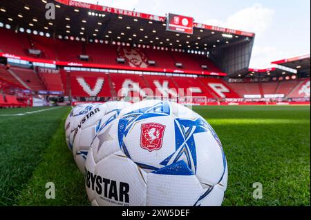 Enschede, Paesi Bassi. 17 agosto 2024. ENSCHEDE, Stadio Grolsch veste, 17-08-2024, stagione 2024/2025, Eredivisie olandese calcio durante la partita Twente - Sparta VAK P credito: Pro tiri/Alamy Live News Foto Stock