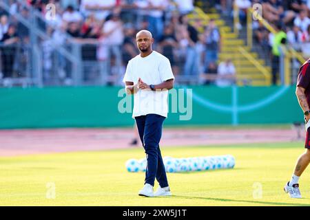 Allenatore Vincent Kompany (FCB), team manager, headcoach, allenatore, nella partita SSV ULM - FC BAYERN MUENCHEN 0-4 DFB-Pokal, Coppa di calcio tedesca, 1.round il 16 agosto 2024 a Ulm, Germania. Stagione 2024/2025 fotografo: Peter Schatz - LE NORMATIVE DFB VIETANO QUALSIASI USO DI FOTOGRAFIE come SEQUENZE DI IMMAGINI e/o QUASI-VIDEO - Foto Stock