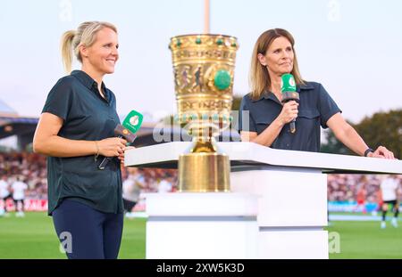 Katrin Müller-Hohenstein (R), presentatore televisivo tedesco ZDF, presentatore sportivo, moderatore, Friederike „Fritzy“ Kromp nella partita SSV ULM - FC BAYERN MUENCHEN 0-4 DFB-Pokal, Coppa di calcio tedesca, 1.round il 16 agosto 2024 a Ulm, Germania. Stagione 2024/2025 fotografo: Peter Schatz - LE NORMATIVE DFB VIETANO QUALSIASI USO DI FOTOGRAFIE come SEQUENZE DI IMMAGINI e/o QUASI-VIDEO - Foto Stock