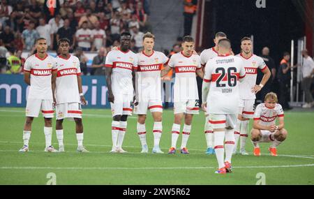 Leverkusen, Germania. 17 agosto 2024. Stoccarda perde 3-4 ai rigori, da sinistra: Enzo Millot, Justin Diehl, Silas Katompa Mvumpa, Chris Fuehrich, Anthony Rouault, Ermedin Demirovic, Frans Kraetzig (Stoccarda), Leverkusen, Germania, 17.08.2024, Supercup, Bayer 04 Leverkusen - VfB Stoccarda. LE NORMATIVE DFL VIETANO QUALSIASI USO DI FOTOGRAFIE COME SEQUENZE DI IMMAGINI ANDMZZALAMY LIVE NEWS Foto Stock