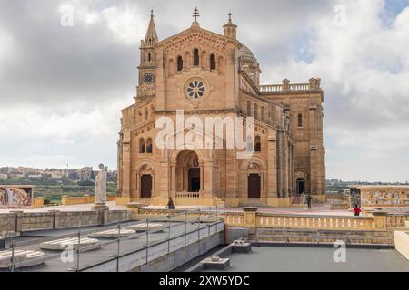 Malta, Gozo, Gharb. Facciata del Santuario di TA Pinu. Foto Stock