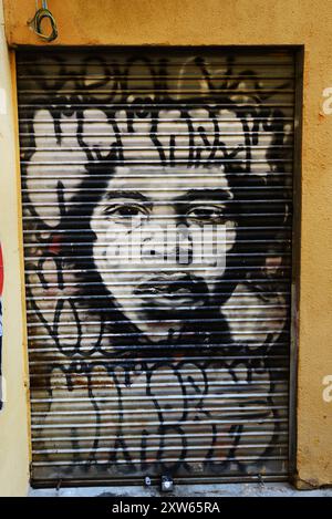 Il colorato Carrer de la Riera Baixa a Barcellona, Spagna Foto Stock