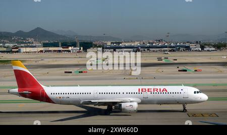 Un aereo Iberia all'aeroporto Josep Tarradellas Barcelona-El Prat. Foto Stock