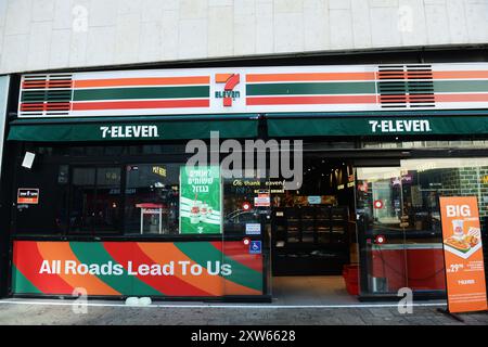 Un negozio 7-Eleven in via Dizengoff a Tel-Aviv, Israele. Foto Stock