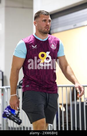 Hookstown, Pennsylvania, Stati Uniti. 17 agosto 2024. Il linebacker dei Pittsburgh Steelers TJ WATT (90) entra nello stadio prima della partita di football tra i Pittsburgh Steelers e i Buffalo Bills a Pittsburgh, Pennsylvania. (Immagine di credito: © Brent Gudenschwager/ZUMA Press Wire) SOLO PER USO EDITORIALE! Non per USO commerciale! Foto Stock