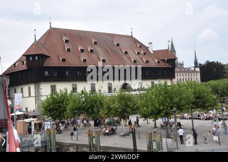 Passeggiata. Konzil Restaurant Konstanz 17.08.24 Bodensee Hafen Konstanz *** Promenade Konzil Restaurant Constance 17 08 24 Lago di Costanza Porto Costanza Foto Stock