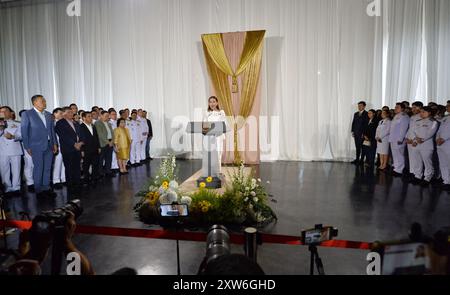 Bangkok, Thailandia. 18 agosto 2024. Il nuovo primo ministro della Thailandia Paetongtarn Shinawatra (C) partecipa a una conferenza stampa a Bangkok, Thailandia, 18 agosto 2024. Il re thailandese Maha Vajiralongkorn ha nominato Paetongtarn Shinawatra come primo ministro del paese, il segretario generale della camera dei rappresentanti Arpath Sukhanunth ha annunciato domenica. Crediti: Rachen Sageamsak/Xinhua/Alamy Live News Foto Stock