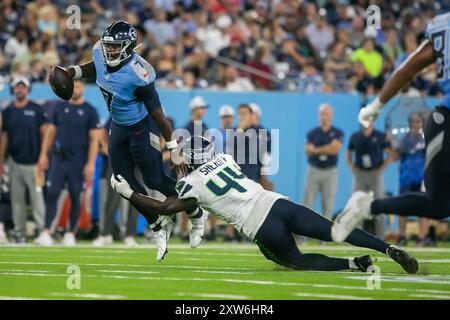 Nashville, Stati Uniti. 17 agosto 2024. Il quarterback dei Tennessee Titans Malik Willis (7). I Seattle Seahawks giocano contro i Tennessee Titans in una gara di pre-stagione al Nissan Stadium di Nashville, Tennessee, il 17 agosto 2024. (Foto di Kindell Buchanan/Sipa USA) credito: SIPA USA/Alamy Live News Foto Stock