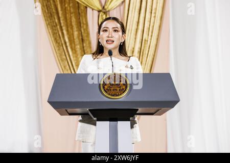 Bangkok, Thailandia. 18 agosto 2024. Paetongtarn Shinawatra, primo ministro della Thailandia, durante un evento stampa dopo aver ricevuto l'approvazione reale a Bangkok, Thailandia, domenica 18 agosto 2024. (Credit Image: © Andre Malerba/ZUMA Press Wire) SOLO PER USO EDITORIALE! Non per USO commerciale! Foto Stock