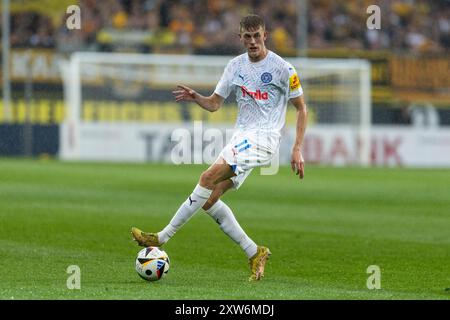 Aquisgrana, Germania. 17 agosto 2024. Alexander Bernhardsson (Holstein Kiel, n. 11). Aquisgrana, calcio DFB Cup/1° turno, primo turno, Alemannia Aquisgrana - Holstein Kiel, 17 agosto 2024, Tivoli, Aquisgrana. #Le normative DFB vietano qualsiasi uso di fotografie come sequenze di immagini e/o quasi-video # credito: dpa/Alamy Live News Foto Stock