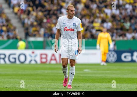 Aquisgrana, Germania. 17 agosto 2024. Timo Becker (Holstein Kiel, n. 17). Aquisgrana, calcio DFB Cup/1° turno, primo turno, Alemannia Aquisgrana - Holstein Kiel, 17 agosto 2024, Tivoli, Aquisgrana. #Le normative DFB vietano qualsiasi uso di fotografie come sequenze di immagini e/o quasi-video # credito: dpa/Alamy Live News Foto Stock