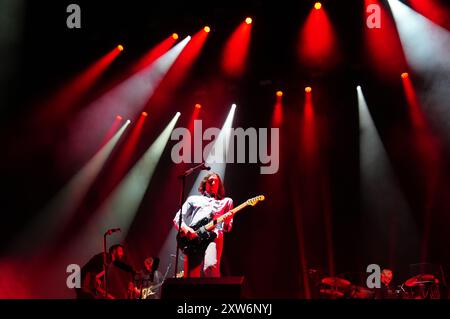 Gary Lightbody degli Snow Patrol si esibisce al 10th Anniversary of Hardwick Live Festival a Sedgefield, County Durham. Data foto: Sabato 17 agosto 2024. Foto Stock