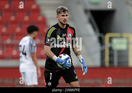 Cracovia, Polonia. 11 agosto 2024. Kacper Tobiasz del Legia Warszawa visto in azione durante la partita di calcio PKO BP Ekstraklasa 2024/2025 tra Puszcza Niepolomice e Legia Warszawa allo stadio Cracovia. Punteggio finale; Puszcza Niepolomice 2:2 Legia Warszwa. Credito: SOPA Images Limited/Alamy Live News Foto Stock