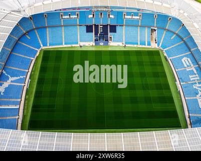 Veduta aerea dell'Etihad Stadium (Manchester City FC) che mostra le linee del campo e i posti blu. Foto Stock