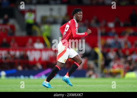 Centrocampista del Manchester United Kobbie Mainoo (37) durante la partita Manchester United FC contro Fulham FC English Premier League all'Old Trafford, Manchester, Inghilterra, Regno Unito il 16 agosto 2024 Credit: Every Second Media/Alamy Live News Foto Stock