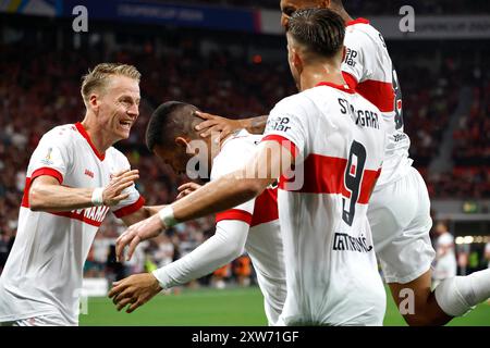 Leverkusen, Deutschland, Germania 1. Fussball Bundesliga, Supercup 2024 Bayer 04 Leverkusen: VFB Stuttgart 4:3 N.E. 17. 08. 2024 nella der Bay-Arena di Leverkusen Chris Führich (VFB), Deniz UNDAV (VFB) Ermedin DEMIROVIC (VFB) und Enzo MILLOT (VFB) v.li.n.re.- freuen sich über den Treffer zum 2-1 foto: Norbert Schmidt, Duesseldorf Foto Stock