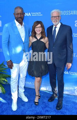 Dennis Haysbert, Lisa Loeb e Ted Danson bei der 17. Festa estiva al SeaChangeSummer in einer Privatresidenz. Laguna Beach, 17.08.2024 *** Dennis Haysbert, Lisa Loeb e Ted Danson al 17 SeaChangeSummer Party in una residenza privata Laguna Beach, 17 08 2024 foto:xD.xStarbuckx/xFuturexImagex Seachangesummer 4873 Foto Stock