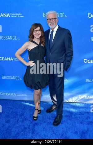 Lisa Loeb e Ted Danson bei der 17. Festa estiva al SeaChangeSummer in einer Privatresidenz. Laguna Beach, 17.08.2024 *** Lisa Loeb e Ted Danson al 17 SeaChangeSummer Party in una residenza privata Laguna Beach, 17 08 2024 foto:xD.xStarbuckx/xFuturexImagex Seachangesummer 4870 Foto Stock