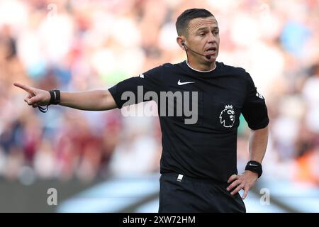 Londra, Regno Unito. 17 agosto 2024. L'arbitro Tony Harrington durante la partita di Premier League al London Stadium di Londra. Il credito per immagini dovrebbe essere: Paul Terry/Sportimage Credit: Sportimage Ltd/Alamy Live News Foto Stock