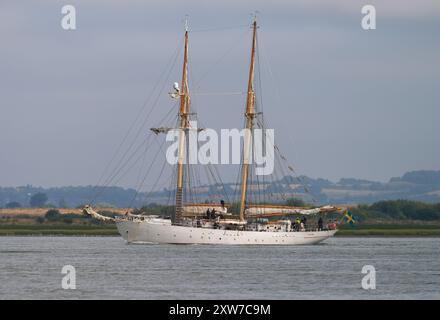 HMS Falken fotografata mentre si recava a Londra, passando per Gravesend nel Kent. La goletta svedese lunga 34,4 metri è stata costruita nel 1947 e. Foto Stock