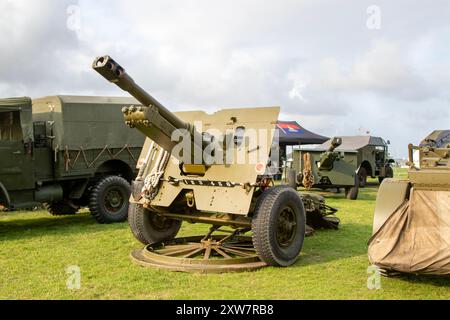 1940s WW2 25Pdr Field Gun and Limber; 2nd Word War artiglieria a Lytham Green, Regno Unito Foto Stock