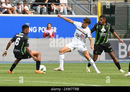 Oscar Gil dell'OHL raffigurato in azione durante una partita di calcio tra OH Leuven e Cercle Brugge, domenica 18 agosto 2024 a Lovanio, il quarto giorno della stagione 2024-2025 della prima divisione della "Jupiler Pro League" del campionato belga. BELGA FOTO JILL DELSAUX Foto Stock