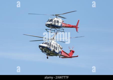 QinetiQ - AgustaWestland AW109 e Airbus Helicopters H125, arrivando alla RAF Fairford per partecipare allo spettacolo statico al RIAT 2024. Foto Stock