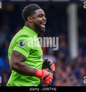 L'ex giocatore e pundit televisivo Micah Richards prende parte a una sfida a metà tempo durante la partita Everton FC vs Brighton & Hove Albion FC English Premier League al Goodison Park, Liverpool, Inghilterra, Regno Unito il 17 agosto 2024 Foto Stock