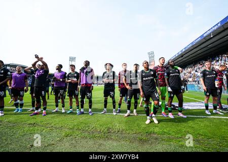 Zwolle, Paesi Bassi. 18 agosto 2024. Zwolle - giocatori del Feyenoord durante la seconda partita della stagione Eredivisie 2024/2025. La partita è ambientata tra PEC Zwolle e Feyenoord al Mac3Park Stadion il 18 agosto 2024 a Zwolle, nei Paesi Bassi. Credito: Foto Box to Box/Alamy Live News Foto Stock