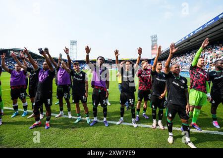 Zwolle, Paesi Bassi. 18 agosto 2024. Zwolle - giocatori del Feyenoord durante la seconda partita della stagione Eredivisie 2024/2025. La partita è ambientata tra PEC Zwolle e Feyenoord al Mac3Park Stadion il 18 agosto 2024 a Zwolle, nei Paesi Bassi. Credito: Foto Box to Box/Alamy Live News Foto Stock