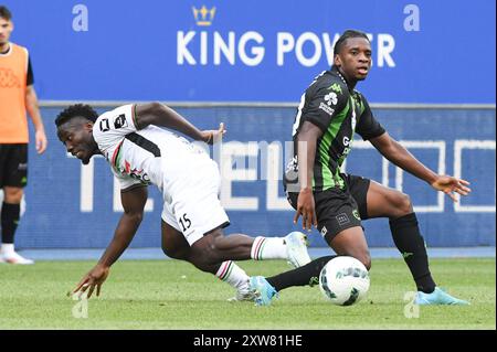 Ignace Ndri dell'OHL e Flavio Nazinho di Cercle in azione durante una partita di calcio tra OH Leuven e Cercle Brugge, domenica 18 agosto 2024 a Lovanio, il quarto giorno della stagione 2024-2025 della prima divisione del campionato belga 'Jupiler Pro League'. BELGA FOTO JILL DELSAUX Foto Stock