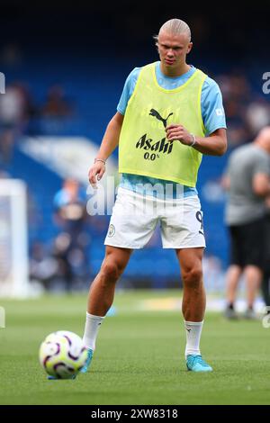 Stamford Bridge, Chelsea, Londra, Regno Unito. 18 agosto 2024. Premier League Football, Chelsea contro Manchester City; Erling Haaland del Manchester City durante il warm up credito: Action Plus Sports/Alamy Live News Foto Stock