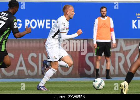 Jon Thorsteinsson dell'OHL raffigurato in azione durante una partita di calcio tra OH Leuven e Cercle Brugge, domenica 18 agosto 2024 a Lovanio, il quarto giorno della stagione 2024-2025 della prima divisione del campionato belga "Jupiler Pro League". BELGA FOTO JILL DELSAUX Foto Stock