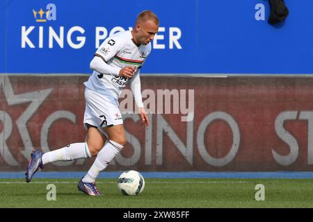 Jon Thorsteinsson dell'OHL raffigurato in azione durante una partita di calcio tra OH Leuven e Cercle Brugge, domenica 18 agosto 2024 a Lovanio, il quarto giorno della stagione 2024-2025 della prima divisione del campionato belga "Jupiler Pro League". BELGA FOTO JILL DELSAUX Foto Stock