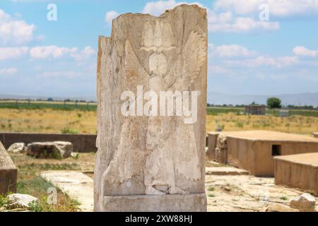 Il cancello del palazzo con la vista dell'uomo alato Pasargadae-shiraz-iran Foto Stock