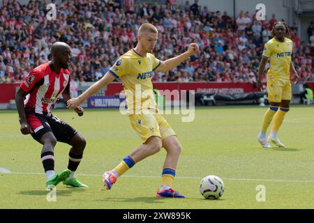 Londra, Regno Unito. 18 agosto 2024. Londra, Inghilterra, 18 agosto 2024: Adam Wharton (20 Crystal Palace) in azione durante la partita di Premier League tra Brentford e Crystal Palace al Gtech Community Stadium di Londra, Inghilterra. (Pedro Porru/SPP) credito: SPP Sport Press Photo. /Alamy Live News Foto Stock