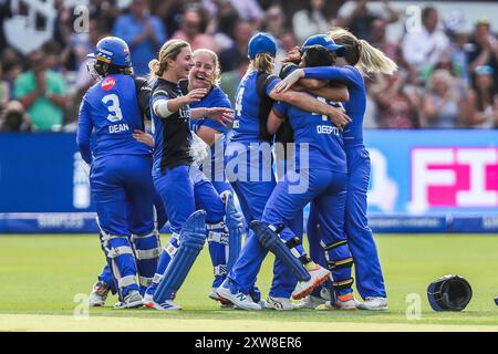 Londra, Regno Unito. 18 agosto 2024. London Spirit Women festeggiano la vittoria dopo il Hundred Women's Final Match Welsh Fire Women vs London Spirit Women a Lords, Londra, Regno Unito, 18 agosto 2024 (foto di Izzy Poles/News Images) a Londra, Regno Unito, il 18/8/2024. (Foto di Izzy Poles/News Images/Sipa USA) credito: SIPA USA/Alamy Live News Foto Stock