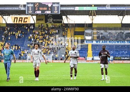 BREDA - (l-r) Kian Fitz-Jim dell'Ajax, Steven Bergwijn dell'Ajax, Carlos Forbs dell'Ajax sono delusi dalla sconfitta durante l'Eredivisie olandese match tra NAC Breda e Ajax Amsterdam al Rat Verlegh Stadium il 18 agosto 2024 a Breda, Paesi Bassi. ANP OLAF KRAAK Foto Stock