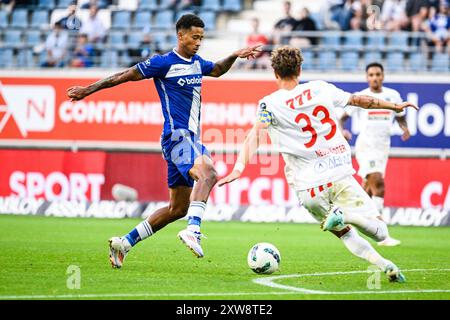 Gent, Belgio. 18 agosto 2024. Noah Fadiga di Gent e Roman Neustadter di Westerlo in azione durante una partita di calcio tra KAA Gent e KVC Westerlo, domenica 18 agosto 2024 a Gent, il quarto giorno della stagione 2024-2025 della prima divisione del campionato belga "Jupiler Pro League". BELGA PHOTO TOM GOYVAERTS credito: Belga News Agency/Alamy Live News Foto Stock