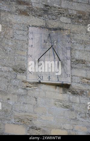 Quadrante solare sulla chiesa di Sant'Andrea, Alwalton, Cambridgeshire Foto Stock