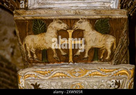 Interno della Basilica di San vitale, che presenta importanti esempi di arte e architettura bizantina paleocristiana. Ravenna. Italia Foto Stock