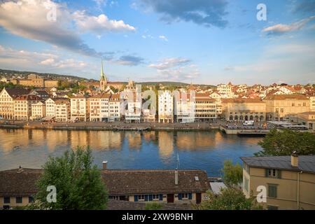 Vista aerea al tramonto della città di Zurigo, Svizzera. Foto Stock
