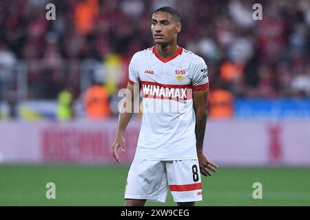 Leverkusen, Germania. 17 agosto 2024. Fussball DFL-Supercup Bayer 04 Leverkusen - VfB Stuttgart AM 17.08.2024 in der BayArena a Leverkusen Enzo Millot ( Stoccarda ) le normative DFL vietano qualsiasi uso di fotografie come sequenze di immagini e/o quasi-video. Foto: Revierfoto credito: ddp media GmbH/Alamy Live News Foto Stock