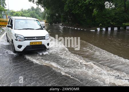 Nuova Delhi, India. 18 agosto 2024. NUOVA DELHI, INDIA - 18 AGOSTO: Disboscamento dell'acqua dopo improvvise precipitazioni all'ITO, il 18 agosto 2024 a nuova Delhi, India. (Foto di Sonu Mehta/Hindustan Times/Sipa USA ) credito: SIPA USA/Alamy Live News Foto Stock