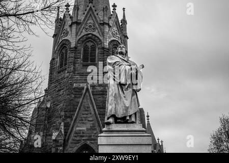 Washington DC - US - 22 marzo 2024 bianco e nero della chiesa neogotica Luther Place Memorial Church situata sul Thomas Circle a Washington, D.C. Foto Stock