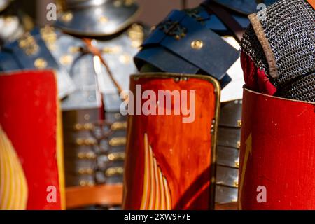 attenzione selettiva, legionari romani in un atto di ricreazione storica sull'epoca romana Foto Stock