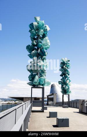 Crystal Towers di Dale Chihuly al Bridge of Glass fuori dal Museum of Glass di Tacoma, Washington, USA. Foto Stock