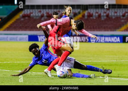 Dayeong Ko della Repubblica di Corea e Vicki Becho della Francia durante la partita di Coppa del mondo femminile FIFA U-20 Costa Rica Francia contro Repubblica di Corea il 17 agosto 2 Foto Stock