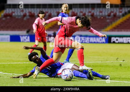 Dayeong Ko della Repubblica di Corea e Vicki Becho della Francia durante la partita di Coppa del mondo femminile FIFA U-20 Costa Rica Francia contro Repubblica di Corea il 17 agosto 2 Foto Stock