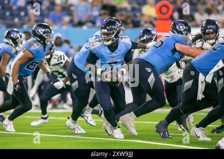 Nashville, Stati Uniti. 17 agosto 2024. Il quarterback dei Tennessee Titans Malik Willis (7). I Seattle Seahawks giocano contro i Tennessee Titans in una gara di pre-stagione al Nissan Stadium di Nashville, Tennessee, il 17 agosto 2024. (Foto di Kindell Buchanan/Sipa USA) credito: SIPA USA/Alamy Live News Foto Stock